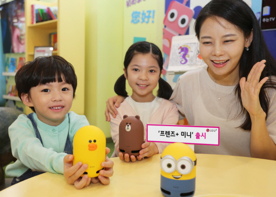 LG유플러스는 네이버와 협업해 인공지능 스마트홈 서비스 'U+우리집AI'를 지원하는 신규 스피커 모델로 '프렌즈+ 미니' 3종을 10일 출시한다. LG유플러스 제공